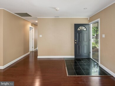 13009 Maple View Ln, Fairfax, VA 22033 - photo 3