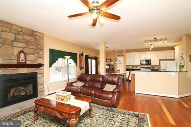 472 Hawkridge Ln, Sykesville, MD 21784 - photo 7