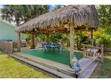 Outdoor Entertaining With Summer Kitchen and JenAir Grill