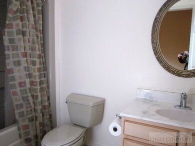 654 the Glens Blvd unit B, Banner Elk, NC 28604 - photo 7