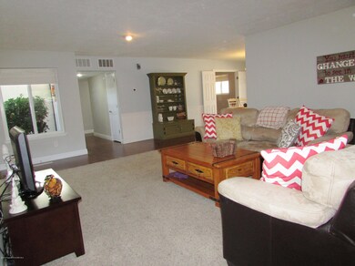 5-Living Room (another view)