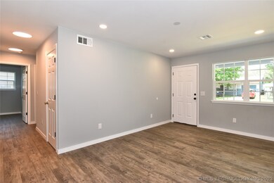 Front Living, Hall to Bdrms 3-5