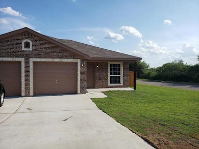 895 Twin Oaks Dr unit B, Temple, TX 76504 - photo 3