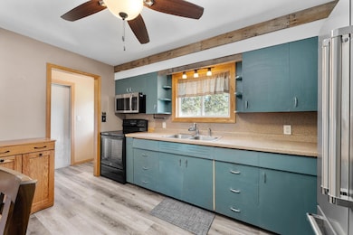 305 S Clark St, Thorp, WI 54771 - photo 7