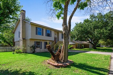 433 E Castle Harbour Dr, Friendswood, TX 77546 - photo 4