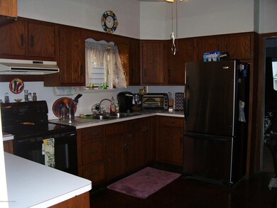 49 Walnut St, Kingston, PA 18704 - photo 6