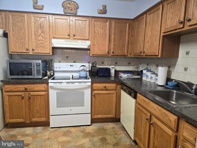 318 Meadow Way, Hyattsville, MD 20785 - photo 5