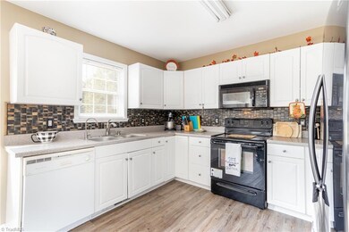 2457 Foxfire Ln, Burlington, NC 27217 - photo 7