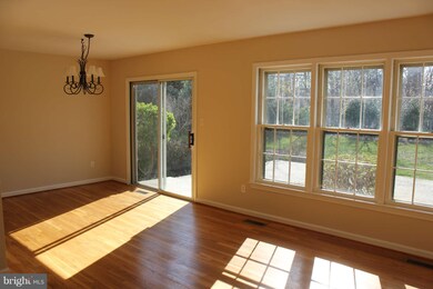 9717 Counsellor Dr, Vienna, VA 22181 - photo 6