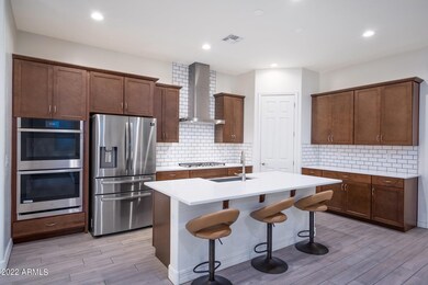 9-web-or-mls-63 E Megan St (08)