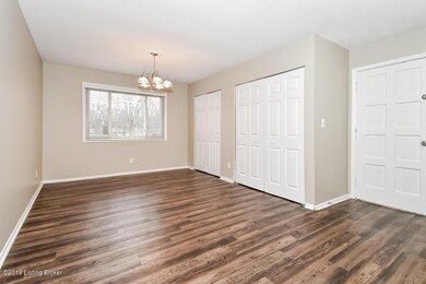 P1610607-Living Area-474070