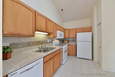 Fully applianced kitchen with pantry closet. Attra