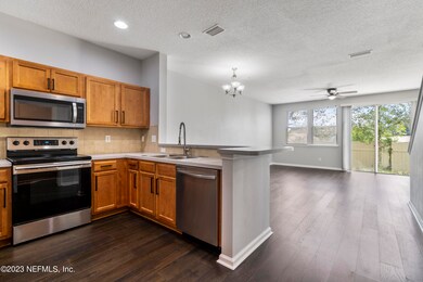 2324 Sunset Bluff Dr, Jacksonville, FL 32216 - photo 4