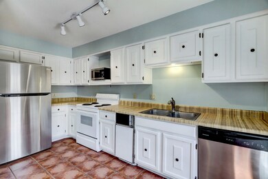 10366 Longmont Dr unit 49/5, Houston, TX 77042 - photo 4