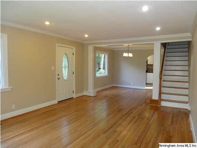 Lovely hardwood throughouts
