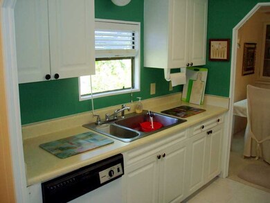 828 Periwinkle Cir, Sebastian, FL 32976 - photo 4