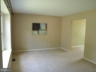 239 Heatherfield Dr, Souderton, PA 18964 - photo 7