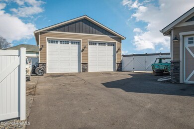 32x32 Finished & Heated Shop w/1/2 Bath