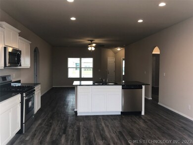 1235 E San Antonio St, Broken Arrow, OK 74012 - photo 4