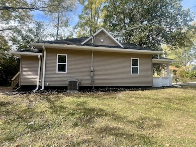 500 W 2nd St, Veedersburg, IN 47987 - photo 2