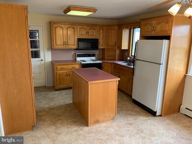 117 S 3rd St, Bally, PA 19503 - photo 2