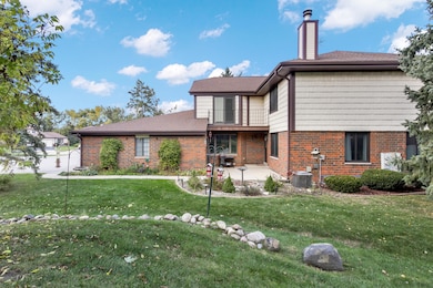 8124 S Legend Dr unit 25B, Franklin, WI 53132 - photo 4