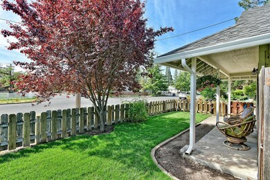 761 Hazel St, Central Point, OR 97502 - photo 4