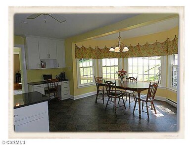 Breakfast Nook - A fabulous kitchen with this chee