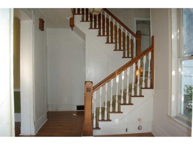 Entry/Foyer.