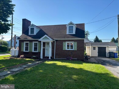 202 Locust St, New Holland, PA 17557 - photo 2