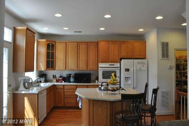 9998 Cyrandall Dr, Oakton, VA 22124 - photo 3