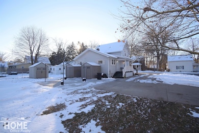 724 N Dewey St, Owosso, MI 48867 - photo 5