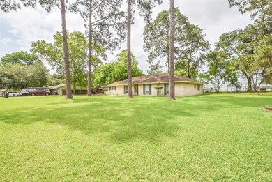 1111 Pine St, Alvin, TX 77511 - photo 4