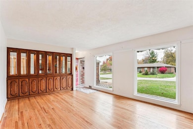 6826 Colby Ave, Windsor Heights, IA 50324 - photo 4