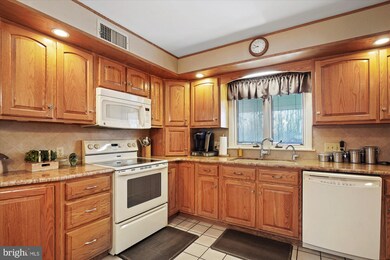 58 Clarence Ave, Shoemakersville, PA 19555 - photo 6