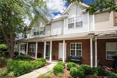 Live In This Beautiful Landscaped Community