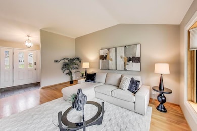 1128 Olympus Dr, Naperville, IL 60540 - photo 4