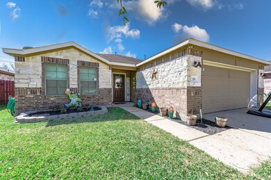376 Henry St, Alvin, TX 77511 - photo 3