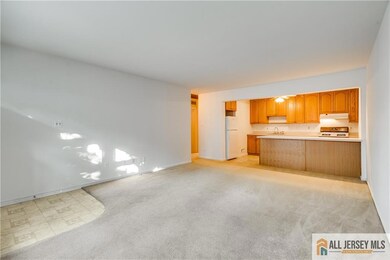 10 New Rd unit 3, Kendall Park, NJ 08824 - photo 3