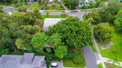 817 SW Saint Lucie Crescent, Stuart, FL 34994 - photo 2