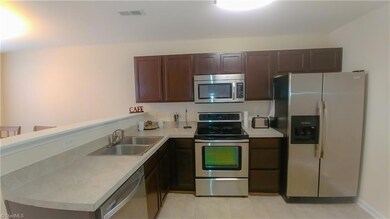 Great Space & Stainless Steel Appliances