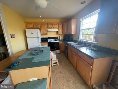 1290 Hunter Ln, Perkiomenville, PA 18074 - photo 3