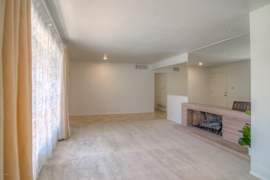 10 Living Room photo b
