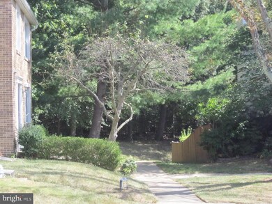 8615 Spring Creek Ct, Springfield, VA 22153 - photo 3