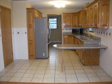 Kitchen with breakfast bar