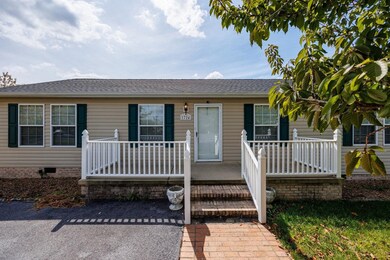 1724 Hermitage Dr, Harrisonburg, VA 22801 - photo 3