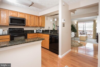 19104 Willow Spring Dr, Germantown, MD 20874 - photo 2