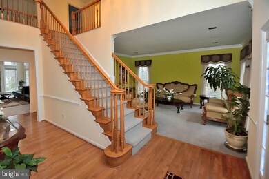 7909 Bressingham Dr, Fairfax Station, VA 22039 - photo 2