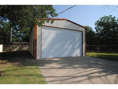 Shop/Service Bay(s). Huge Shop/Garage