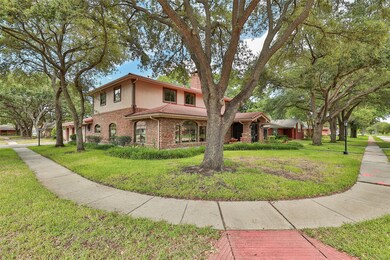 6230 Lindyann Ln, Houston, TX 77008 - photo 2